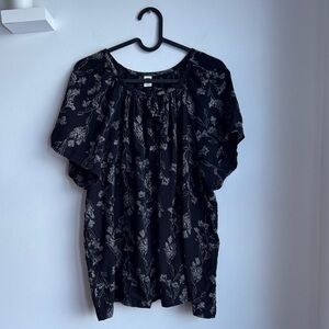 🎉 Old Navy Black Floral Blouse